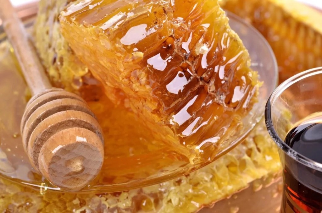 عسل طبیعی (در کودکان بالای یک سال)